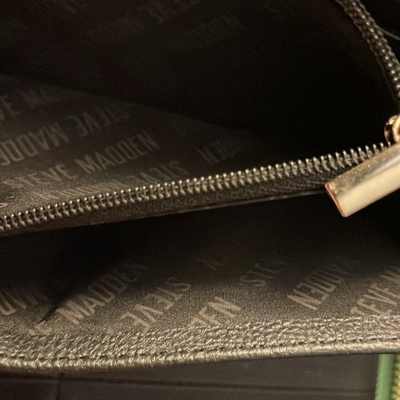 Steve Madden Large Zip Around Lime Green Wallet Great Condition 1 Tiny Peel Mark - Picture 8 of 10